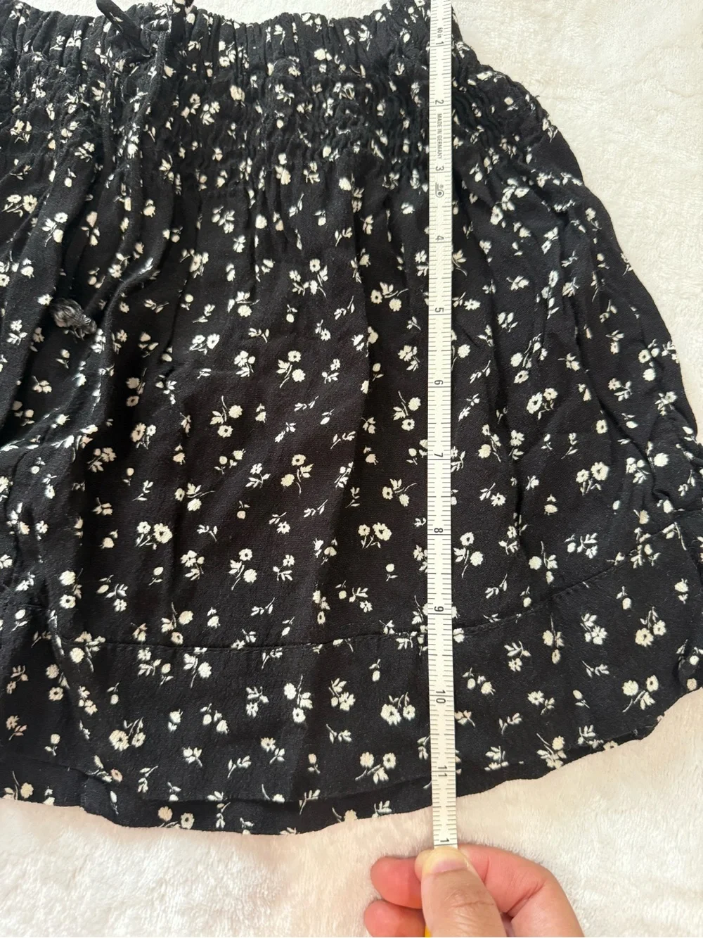 Zara girls Black Floral Tiered Mini Skirt - White Daisy Print 5T